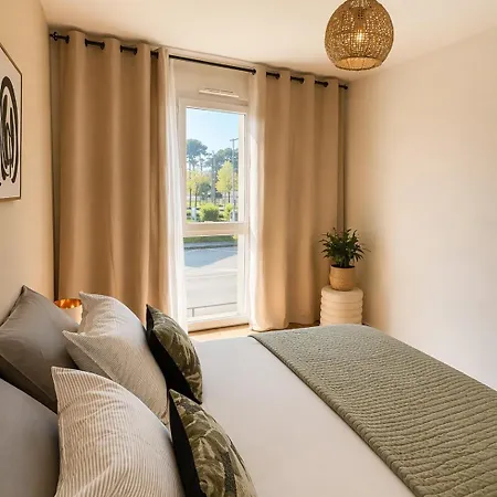 Camelia Merignac, 2 Bedrooms And Parking, Near Bordeaux Lejlighed